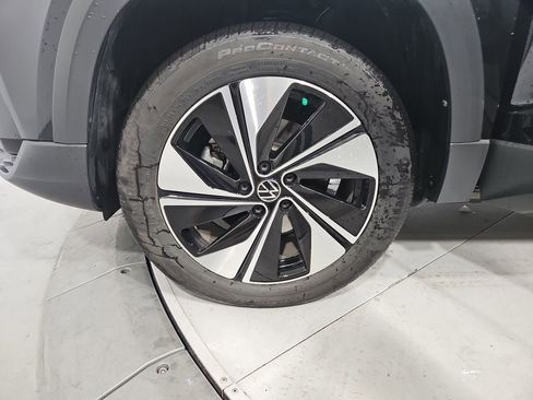 Certified 2024 Volkswagen Taos SE image 29