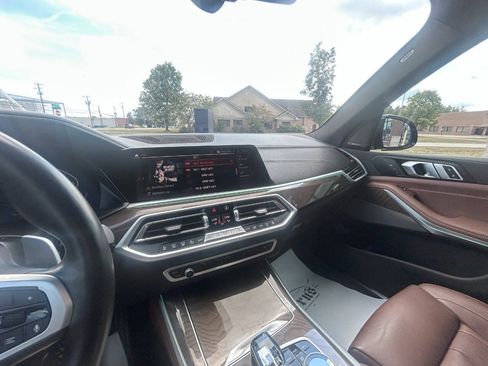 Used 2021 BMW X5 M50i w/ Executive Package image 18