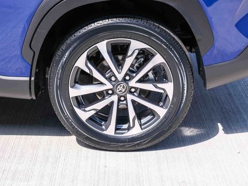Certified 2024 Toyota Corolla Cross XLE FWD image 9