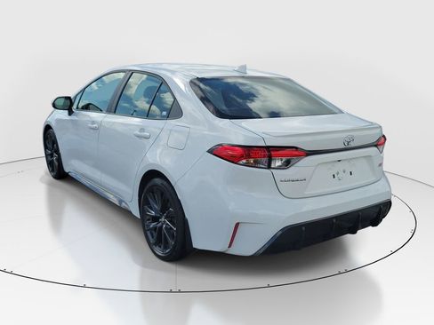Used 2024 Toyota Corolla SE image 4