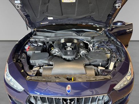 Used 2018 Maserati Ghibli RWD image 14