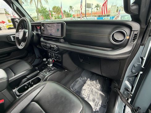 Used 2024 Jeep Wrangler Unlimited Sahara w/ Safety Group AWD/4WD image 18