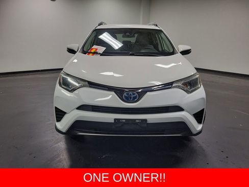 Used 2018 Toyota RAV4 LE image 2