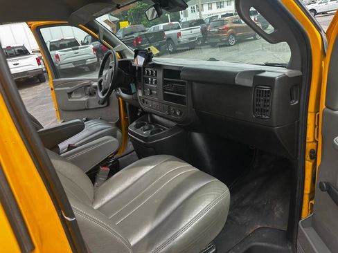 Used 2019 GMC Savana 3500 Extended w/ Driver Convenience Package RWD image 12