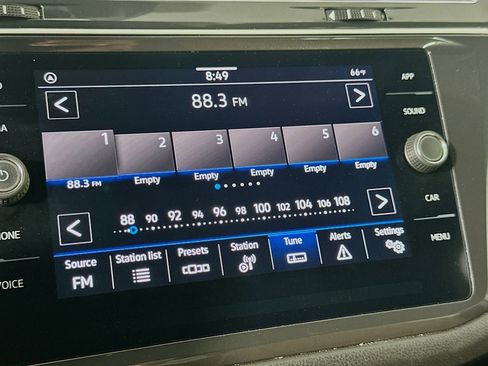 Used 2024 Volkswagen Tiguan SE R-Line image 21