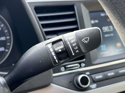 Used 2017 Hyundai Elantra SE FWD image 24