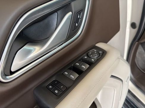 Used 2022 Chevrolet Suburban LT w/ Luxury Package AWD/4WD image 14