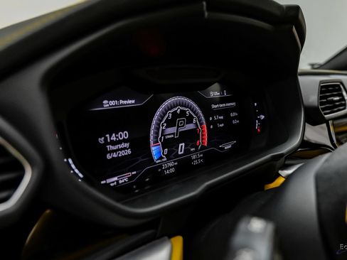 Used 2021 Lamborghini Urus AWD/4WD image 34