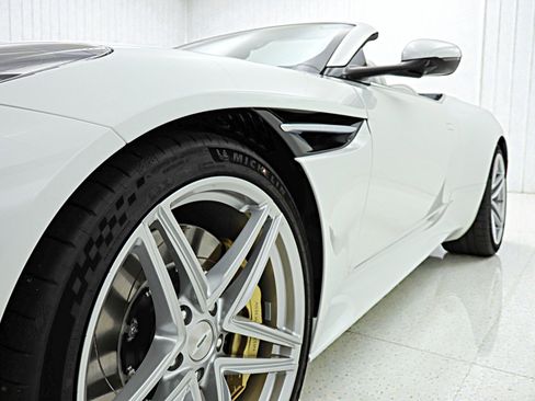 Used 2026 Aston Martin DB12 Convertible RWD image 17