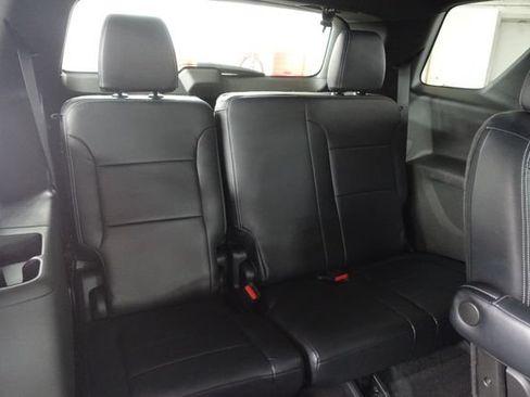 Used 2023 Chevrolet Traverse LT FWD image 26