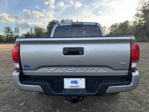 Used 2018 Toyota Tacoma TRD Sport image 6