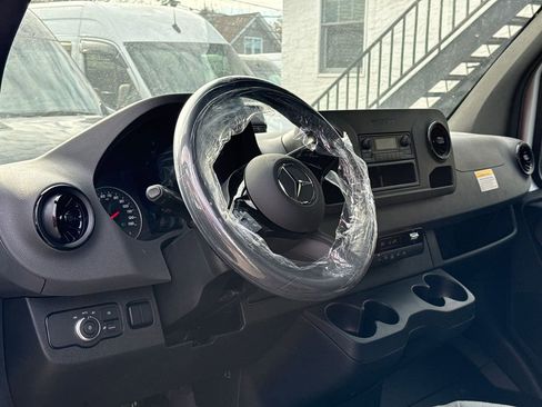 Used 2025 Mercedes-Benz Sprinter 2500 image 15