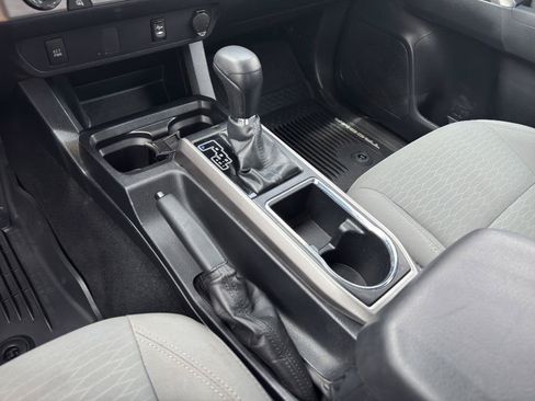 Used 2019 Toyota Tacoma SR5 AWD/4WD image 10