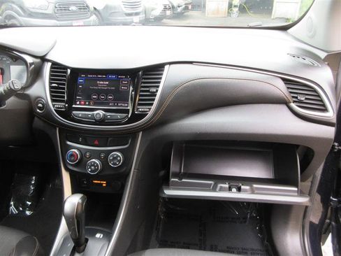 Used 2022 Chevrolet Trax LT w/ Driver Confidence Package AWD/4WD image 24