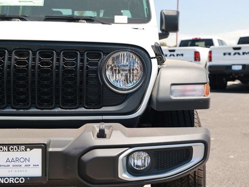 New 2026 Jeep Gladiator Sport AWD/4WD image 5