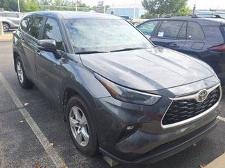 Used 2023 Toyota Highlander LE FWD video 1
