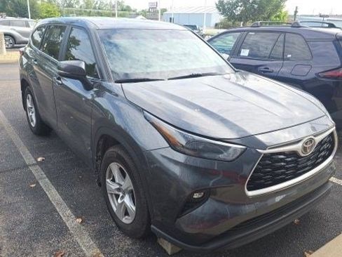 Used 2023 Toyota Highlander LE FWD image 1