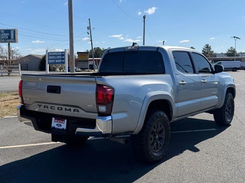 Used 2023 Toyota Tacoma SR5 AWD/4WD image 3