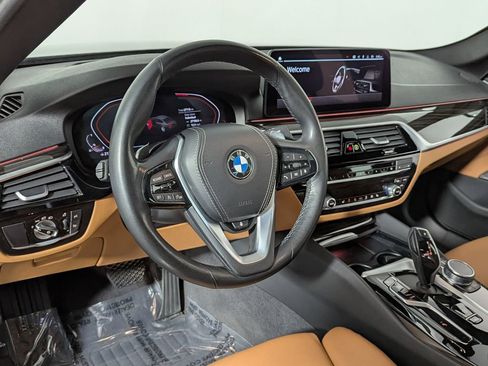 Certified 2023 BMW 530i xDrive w/ Premium Package image 17