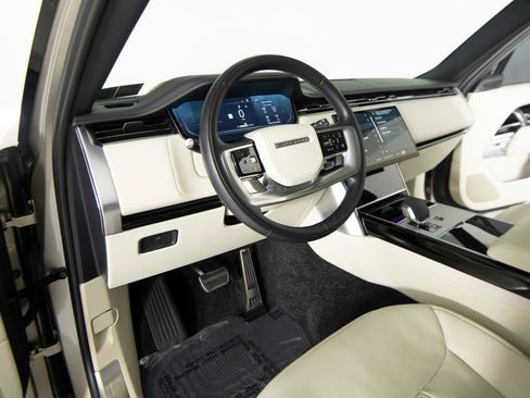 Used 2025 Land Rover Range Rover Long Wheelbase SE image 16