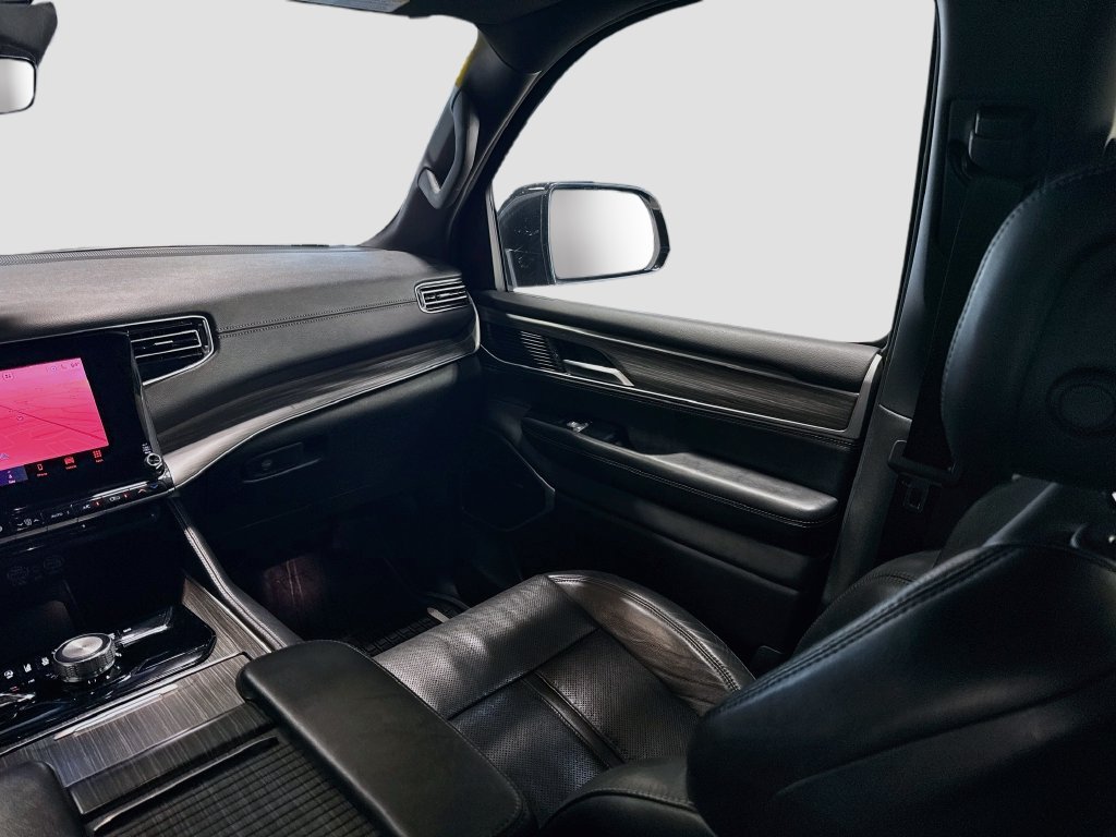 Used 2024 Jeep Wagoneer L Series II w/ Flexible Seating Group AWD/4WD image 24