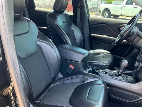 Used 2021 Jeep Cherokee Latitude Plus image 30