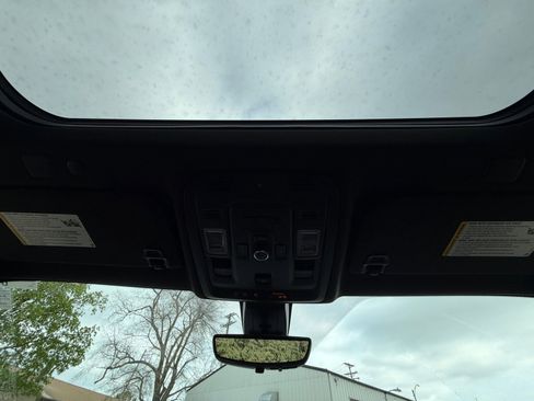 Used 2022 GMC Yukon Denali w/ Denali Premium Package image 22