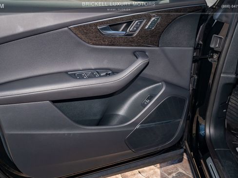 Used 2025 Audi Q8 Prestige image 18