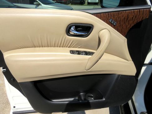 Used 2017 Nissan Armada Platinum w/ Interior Lighting Package image 11
