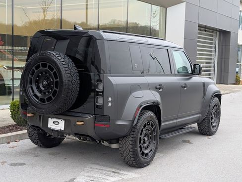 Used 2025 Land Rover Defender 110 image 8