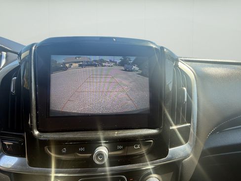 Used 2018 Chevrolet Traverse LT FWD image 16