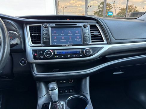Used 2019 Toyota Highlander AWD V6 image 23