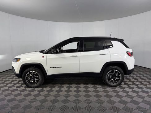 Certified 2025 Jeep Compass Trailhawk AWD/4WD image 9