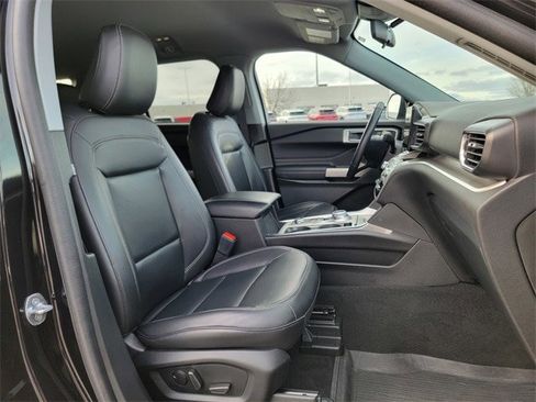 Certified 2022 Ford Explorer XLT w/ Equipment Group 202A image 25