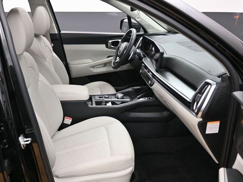 Used 2025 Kia Sorento EX w/ EX Panoramic Sunroof Package image 38