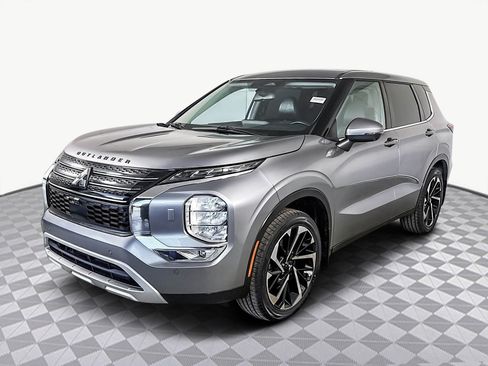 Used 2022 Mitsubishi Outlander SE image 4