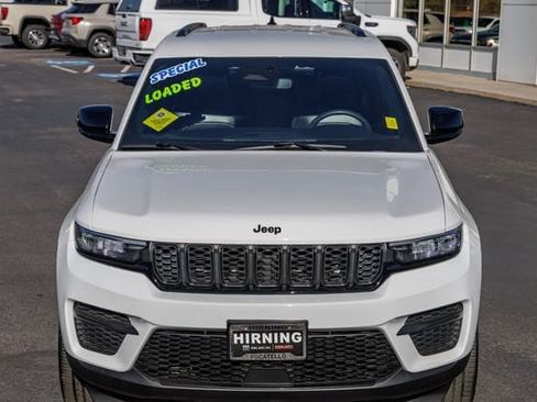 Used 2023 Jeep Grand Cherokee Altitude AWD/4WD image 31