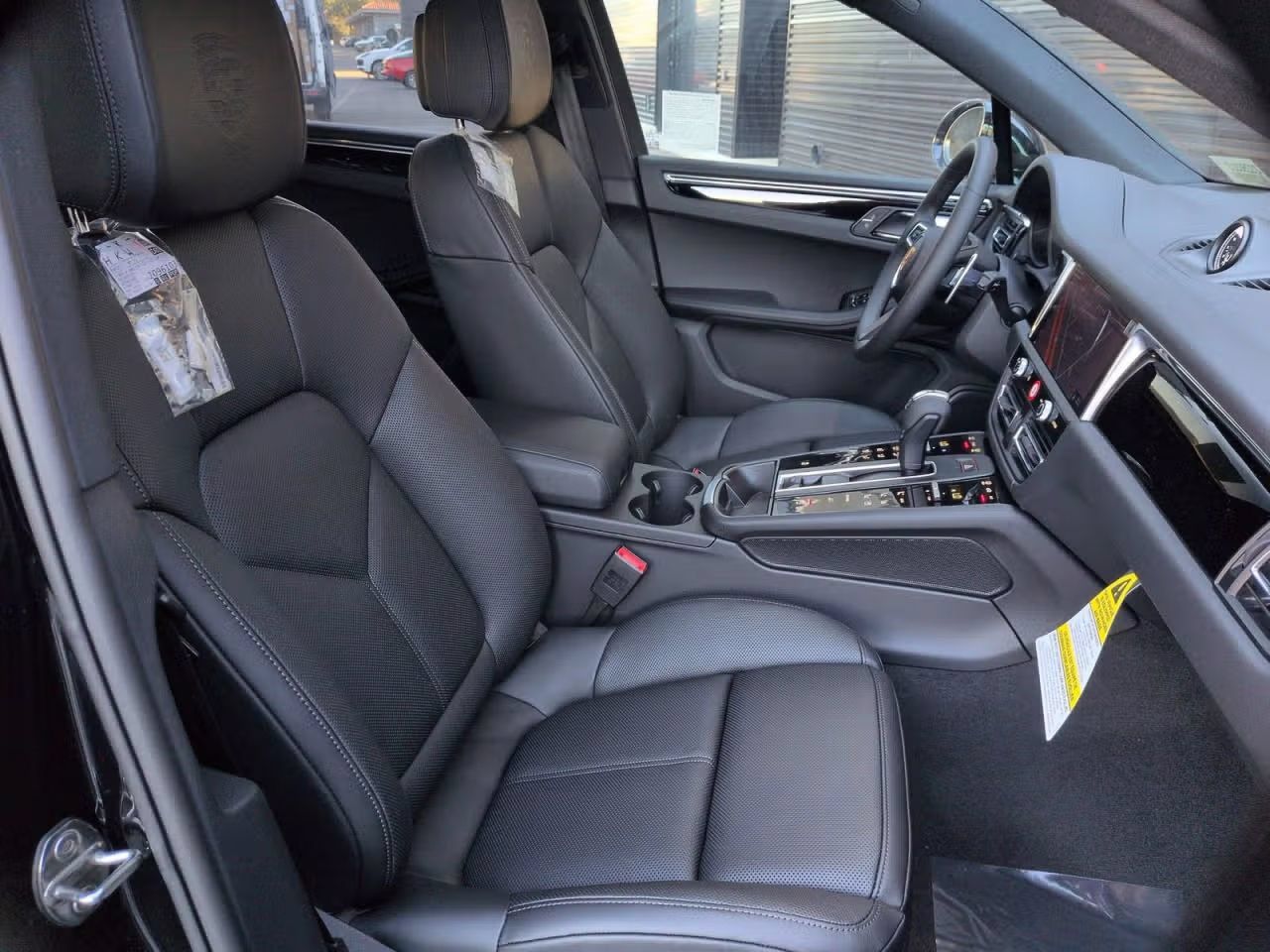 Certified 2026 Porsche Macan AWD/4WD image 25