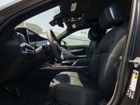 New 2026 BMW 760i xDrive w/ Executive Package AWD/4WD image 8