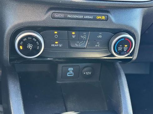 Used 2022 Ford Escape SE image 20