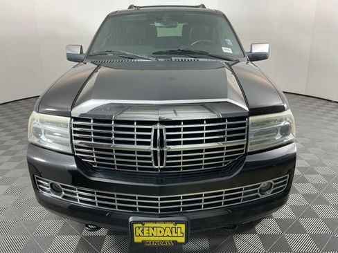 Used 2011 Lincoln Navigator Ultimate image 2