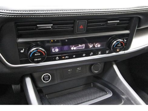 Used 2023 Nissan Rogue SV w/ SV Premium B Package FWD image 26
