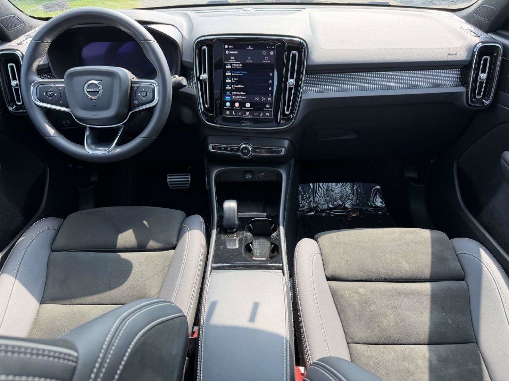 Used 2022 Volvo XC40 P8 Recharge Ultimate AWD/4WD image 2