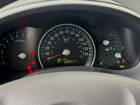 Used 2011 Kia Sedona LX image 10