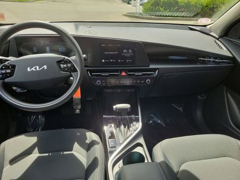 Used 2025 Kia Niro LX image 12