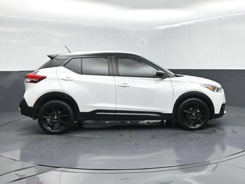 Used 2020 Nissan Kicks SR w/ SR Premium Package FWD image 9
