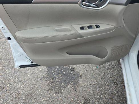Used 2015 Nissan Sentra SV FWD image 11