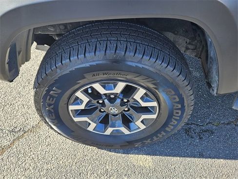Used 2022 Toyota Tacoma TRD Off-Road image 10