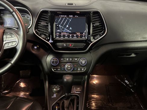 Used 2019 Jeep Cherokee Limited image 32