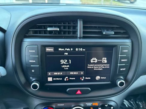 Used 2025 Kia Soul LX w/ LX Technology Package FWD image 20